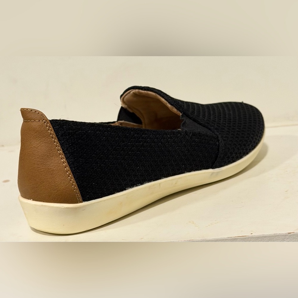 Life Stride Black and Tan Women's Loafers